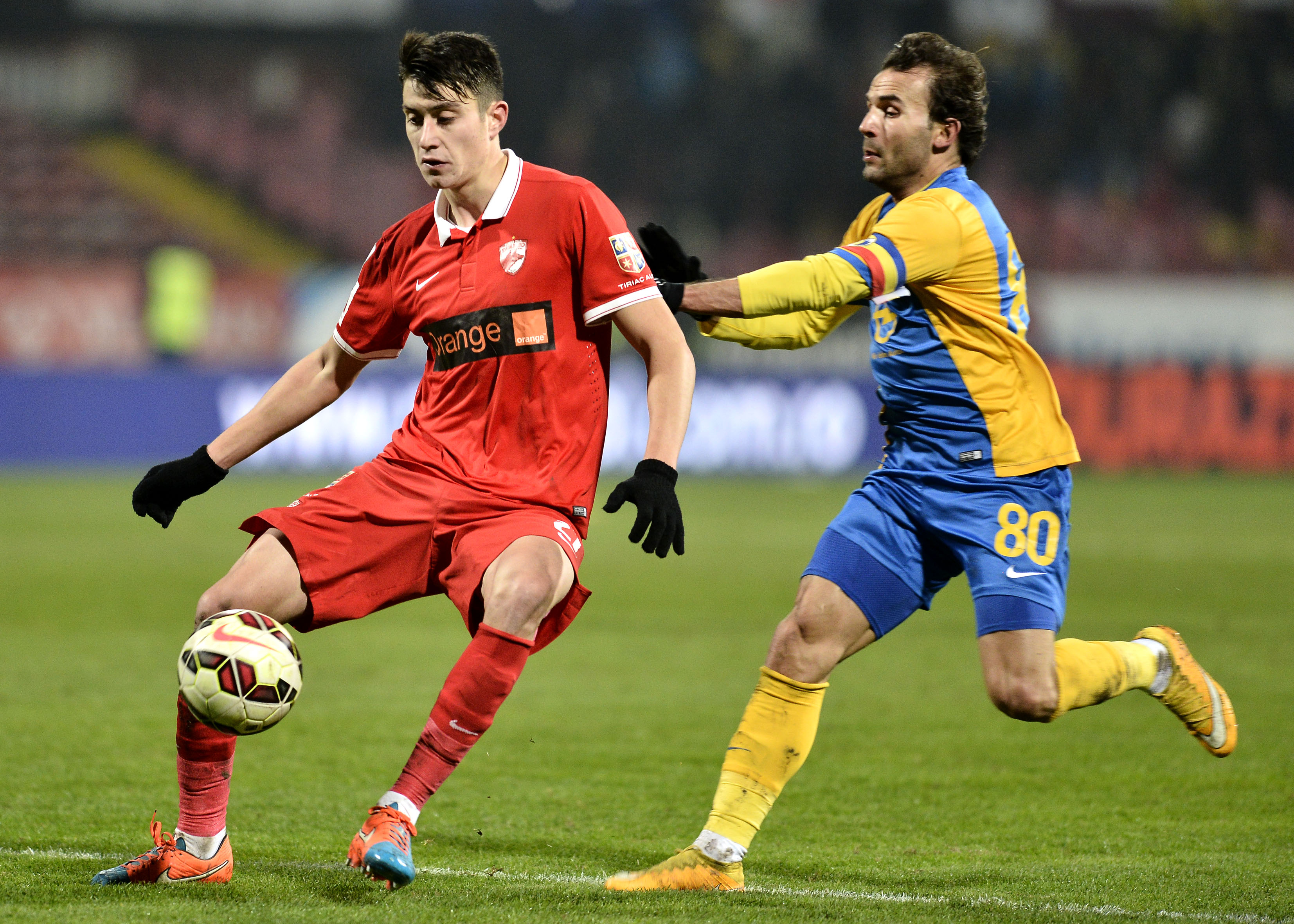 Dinamo Petrolul. Istorie și spectacol Avancronică LPF