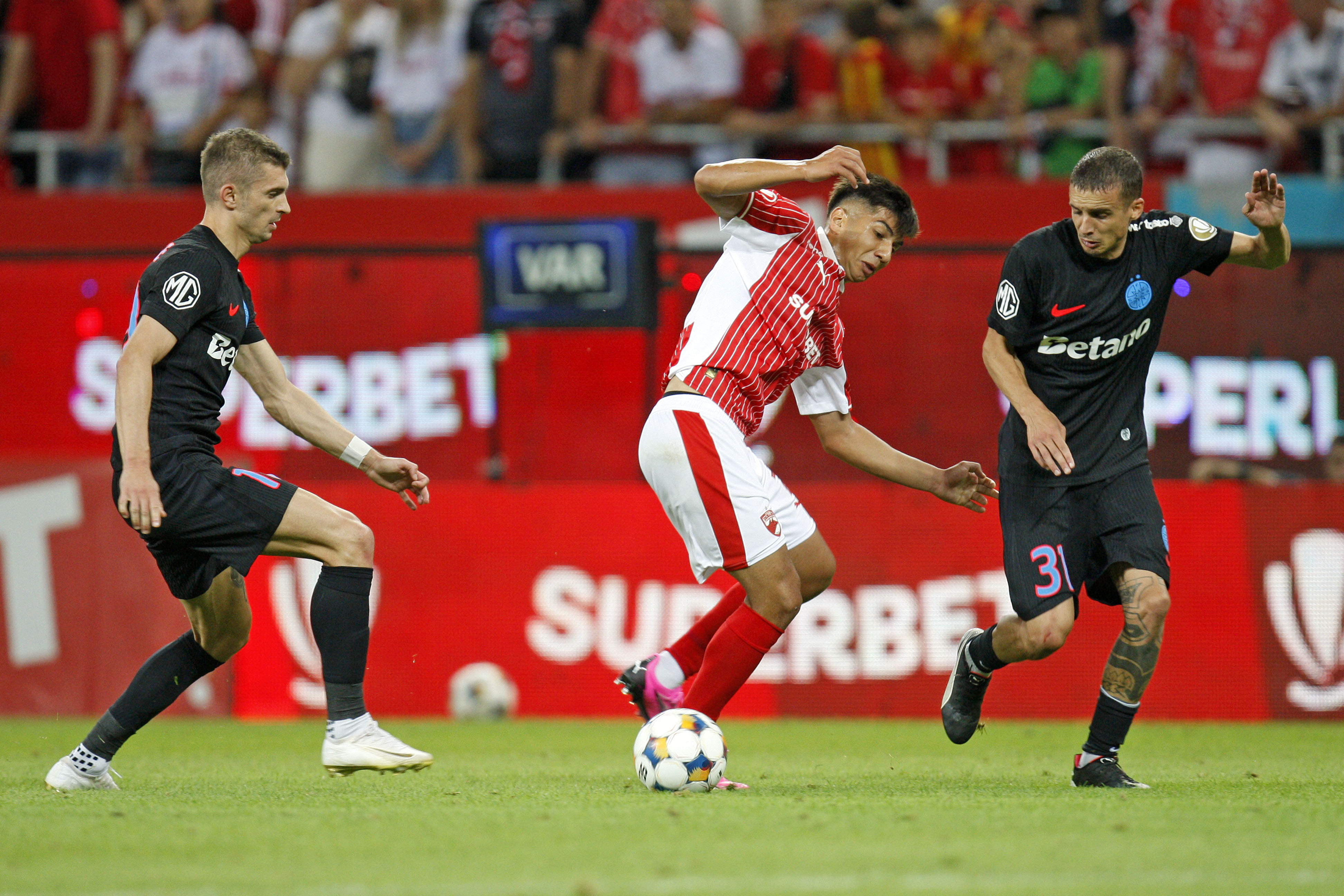 Baraj UCL: Dinamo - FCSB 1-2 - Știri - LPF